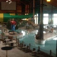 Снимок сделан в Grand Lodge Waterpark Resort пользователем Wayne B. 10/17/2012