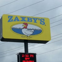 Photo taken at Zaxby&amp;#39;s Chicken Fingers &amp;amp; Buffalo Wings by No N. on 10/19/2013