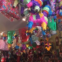 Das Foto wurde bei La Sirena Mexican Folk Art von Yera H. am 8/28/2015 aufgenommen