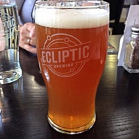9/6/2014 tarihinde Jeremy K.ziyaretçi tarafından Ecliptic Brewing'de çekilen fotoğraf
