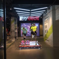 nike running store