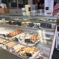 Das Foto wurde bei Sweet Caroline&amp;#39;s Bakery von Doree T. am 1/16/2018 aufgenommen