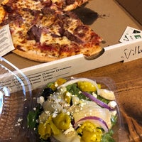10/6/2018 tarihinde Doree T.ziyaretçi tarafından Northside Pizza'de çekilen fotoğraf