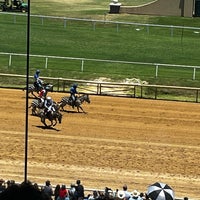 รูปภาพถ่ายที่ Lone Star Park โดย Doree T. เมื่อ 6/26/2022