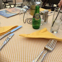 8/2/2015 tarihinde Nelly N.ziyaretçi tarafından Restaurant Les Amis Dînent'de çekilen fotoğraf