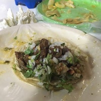 รูปภาพถ่ายที่ Tacos Chapultepec โดย Momo K. เมื่อ 2/11/2017