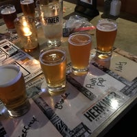Photo prise au The Herkimer Pub &amp;amp; Brewery par Cody W. le9/8/2019