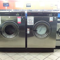 9/22/2014에 Trevor V.님이 Val-U-Wash 24 Hour Laundromat에서 찍은 사진