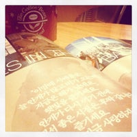 Photo taken at The Coffee Bean &amp;amp; Tea Leaf 정독도서관앞점 by KyoungYeon Y. on 11/24/2012