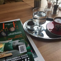 รูปภาพถ่ายที่ Chocolate Plus Akbatı โดย Betul C. เมื่อ 2/6/2017
