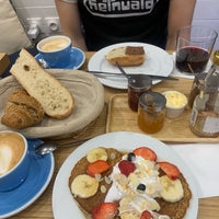 Photo taken at Cloud Cakes by Mariana G. on 8/17/2019
