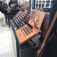 Photo taken at MAC Cosmetics by Sophie V. on 10/19/2017