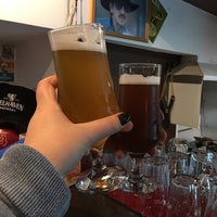 Das Foto wurde bei Тапки / Taps &amp;amp; Bottles von Mary M. am 11/2/2018 aufgenommen