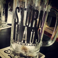 Снимок сделан в SturmHaus Beer Market (out-of-business) пользователем Ryne S. 7/10/2013