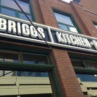 Foto tirada no(a) Briggs Kitchen + Bar por Stephen H. em 7/13/2013