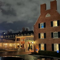 Foto diambil di The Carolina Inn oleh Tim S. pada 2/4/2022