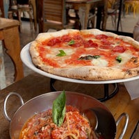 11/28/2022 tarihinde AD 89 ♌️ziyaretçi tarafından LA RUSTICA Pizzeria'de çekilen fotoğraf