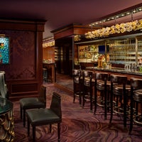 Foto tirada no(a) Tavern on 51 por The New York Palace em 4/23/2014