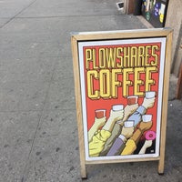 Foto scattata a Plowshares Coffee Bloomingdale da Jillian N. il 4/15/2017