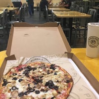 9/7/2016에 Aziz A.님이 Pieology Pizzeria Balboa Mesa, San Diego, CA에서 찍은 사진