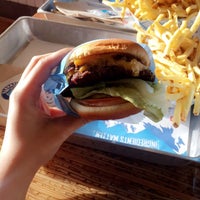 Photo taken at Elevation Burger by Raghad A. on 10/20/2016