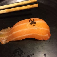 รูปภาพถ่ายที่ Kyodo Sushi โดย Naor T. เมื่อ 8/9/2015