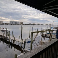 รูปภาพถ่ายที่ Harbor Docks โดย Tom B. เมื่อ 11/22/2018