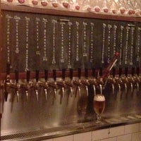 Снимок сделан в Victoire: A Belgian Beer Bar &amp; Bistro пользователем Alison O. 7/12/2015
