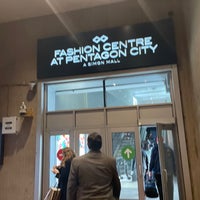 Photo taken at Fashion Centre at Pentagon City by Dante on 12/2/2021