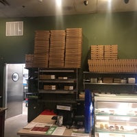 Photo taken at Pete&amp;#39;s New Haven Style Apizza by Dante on 2/13/2018