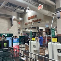 Photo taken at Harris Teeter by Dante on 9/18/2022