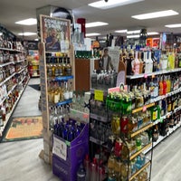 Photo taken at Good Ole Reliable Liquors by Dante on 8/28/2022