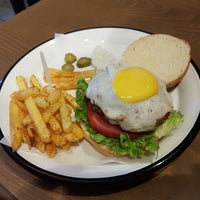 Foto tirada no(a) Fil Burger por Tayfun Y. em 7/8/2018