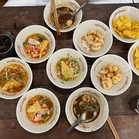 Photo taken at Rue Thong Boat Noodle by Eric K. on 8/12/2023