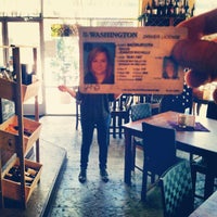 Das Foto wurde bei The Met Coffee and Wine Bar von Jenny B. am 6/6/2012 aufgenommen
