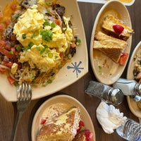 Photo taken at Snooze, an A.M. Eatery by Abdulaziz on 11/19/2021