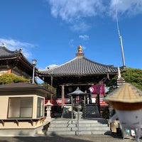 Photo taken at 瑠璃山 真福院 井戸寺 (第17番札所) by 風来坊 on 1/1/2022