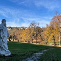 Photo taken at Pötzleinsdorfer Schlosspark by Tamas S. on 11/7/2021