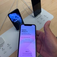 Photo taken at Apple Roosevelt Field by Frank on 9/24/2019