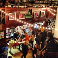 12/21/2012에 Sandra S.님이 Housing Works Bookstore Cafe에서 찍은 사진