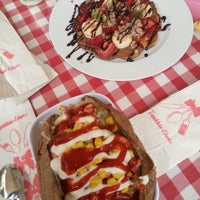 Photo taken at Çağdaş Kumpir &amp;amp; Waffle by Y.... B. on 5/26/2017