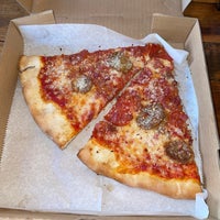 Снимок сделан в Wiseguy NY Pizza пользователем Sinclair 2/9/2024