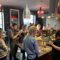 Foto tirada no(a) Кулинарная студия «Cookery Coo» por Boris A. em 3/29/2019