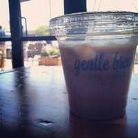 Foto tirada no(a) Gentle Brew Coffee Roasters por Emily M. em 5/13/2013