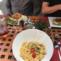 Photo taken at Le Comptoir Des Salades by T🐥 D. on 6/26/2018