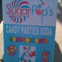 Foto tomada en SugarPop&#39;s Candy and Soda Shop  por Patti B. el 12/8/2012