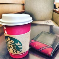 Das Foto wurde bei Starbucks von Geoffy👑 am 12/3/2015 aufgenommen