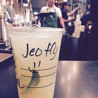 Foto scattata a Starbucks da Geoffy👑 il 3/8/2015