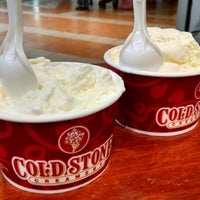 Photo taken at Cold Stone Creamery by Márcio L. on 9/20/2014