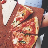 6/6/2014 tarihinde Jennifer L.ziyaretçi tarafından Pizza Autentico'de çekilen fotoğraf